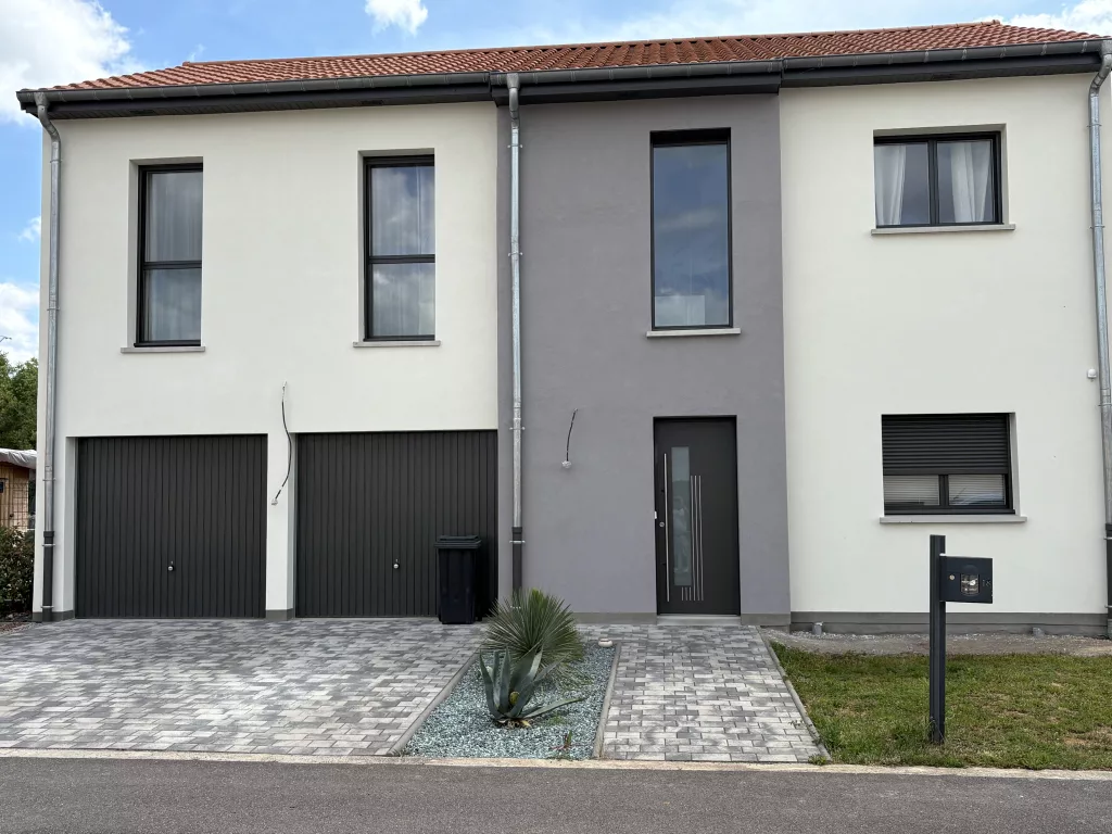 Réalisation crépis de finition Grésé en deux couleurs